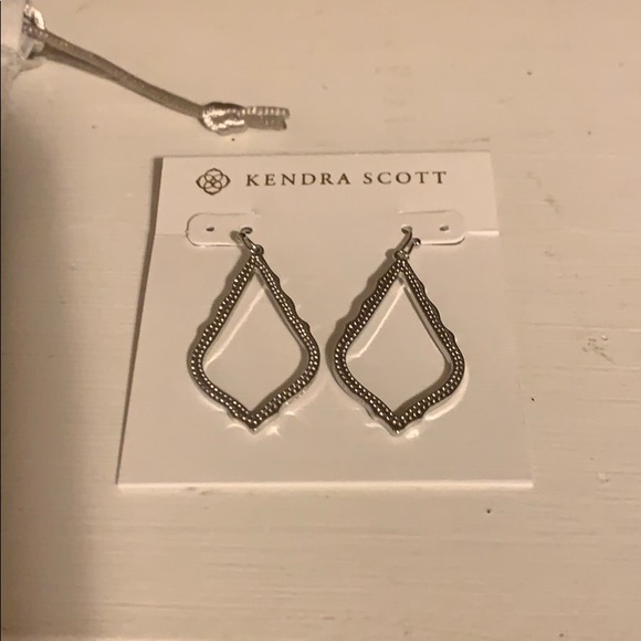 Kendra Scott Jewelry - Kendra Scott Sophia drop silver earrings NWT